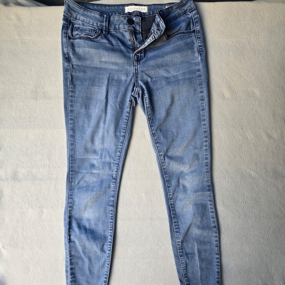 Bullhead Denim Co Low Rise Skinniest Jeans women's 26 Medium Wash Blue Stretch‎